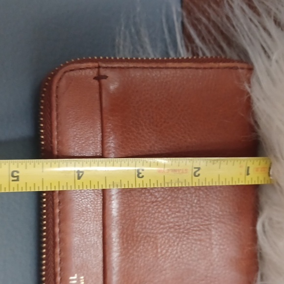 Fossil Classic Leather Wallet - Picture 4 of 12